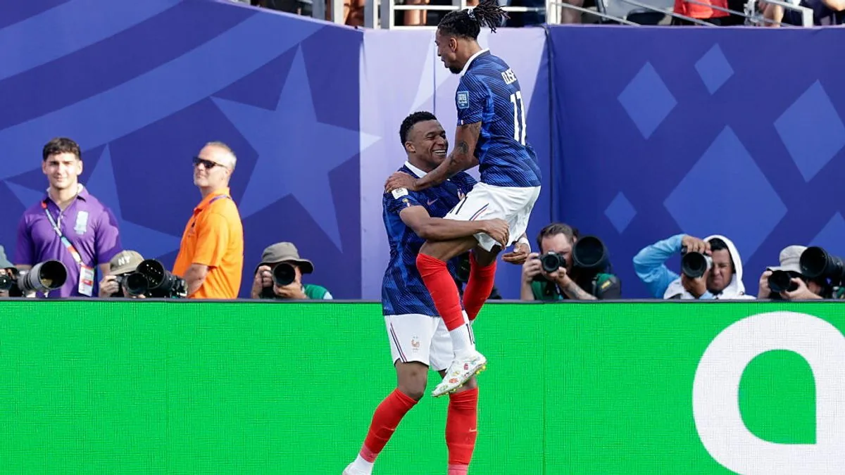 La Francia domina la Svezia con doppietta di Mbappé e si qualifica agli ottavi image 1