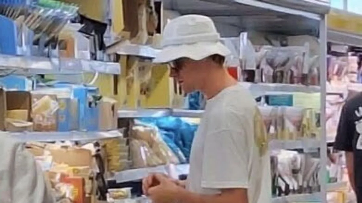 Palau: Sinner in vacanza fa la spesa al supermercato dopo Wimbledon